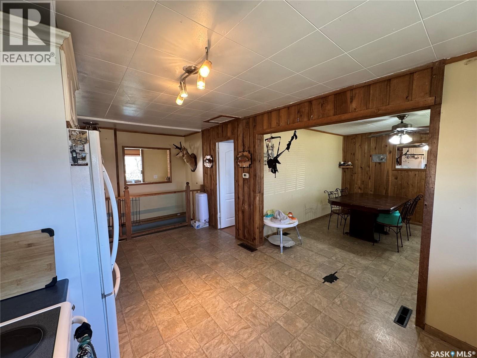 381 2nd Street, Disley, Saskatchewan  S0G 0H0 - Photo 10 - SK035564