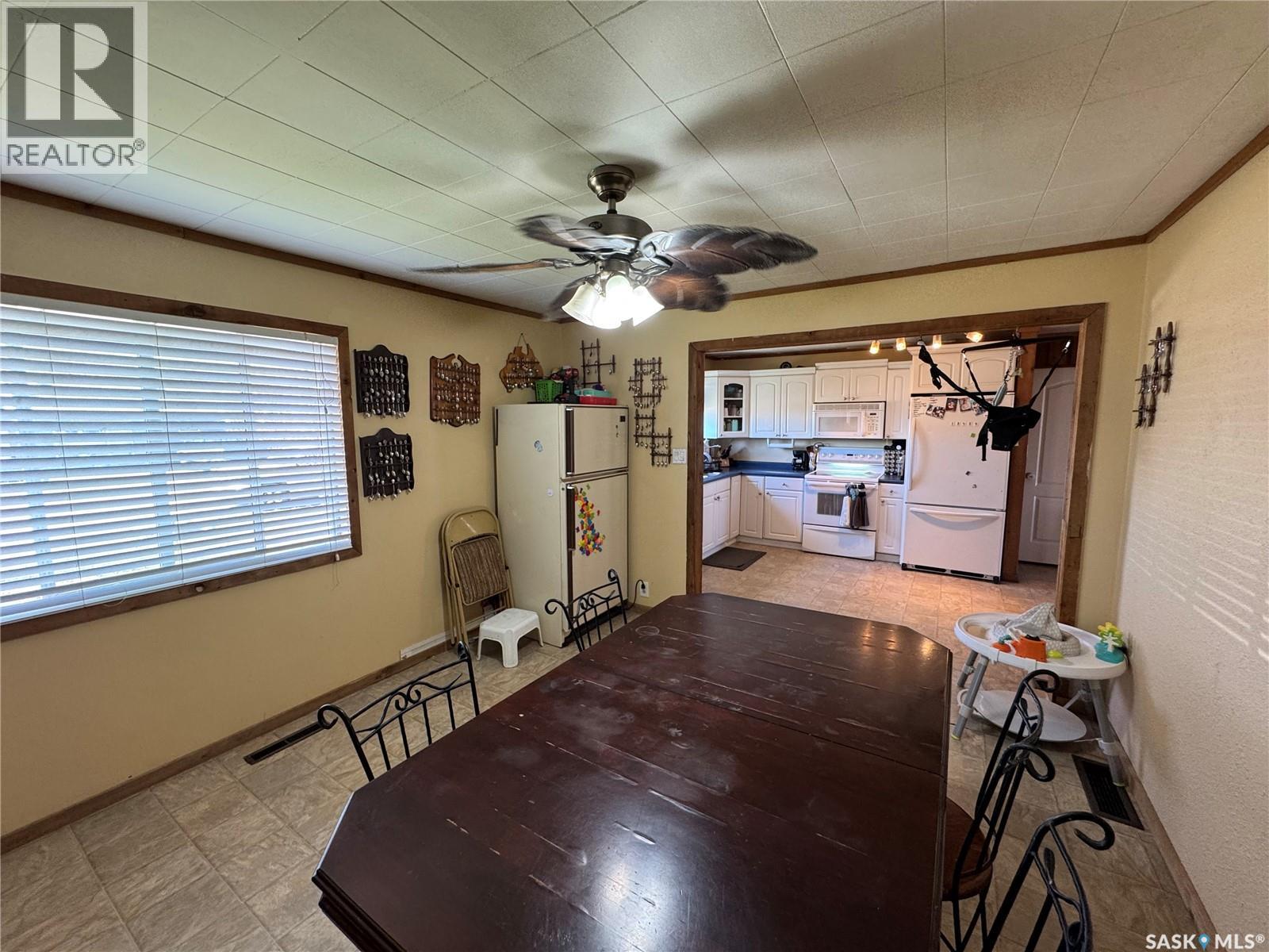 381 2nd Street, Disley, Saskatchewan  S0G 0H0 - Photo 11 - SK035564