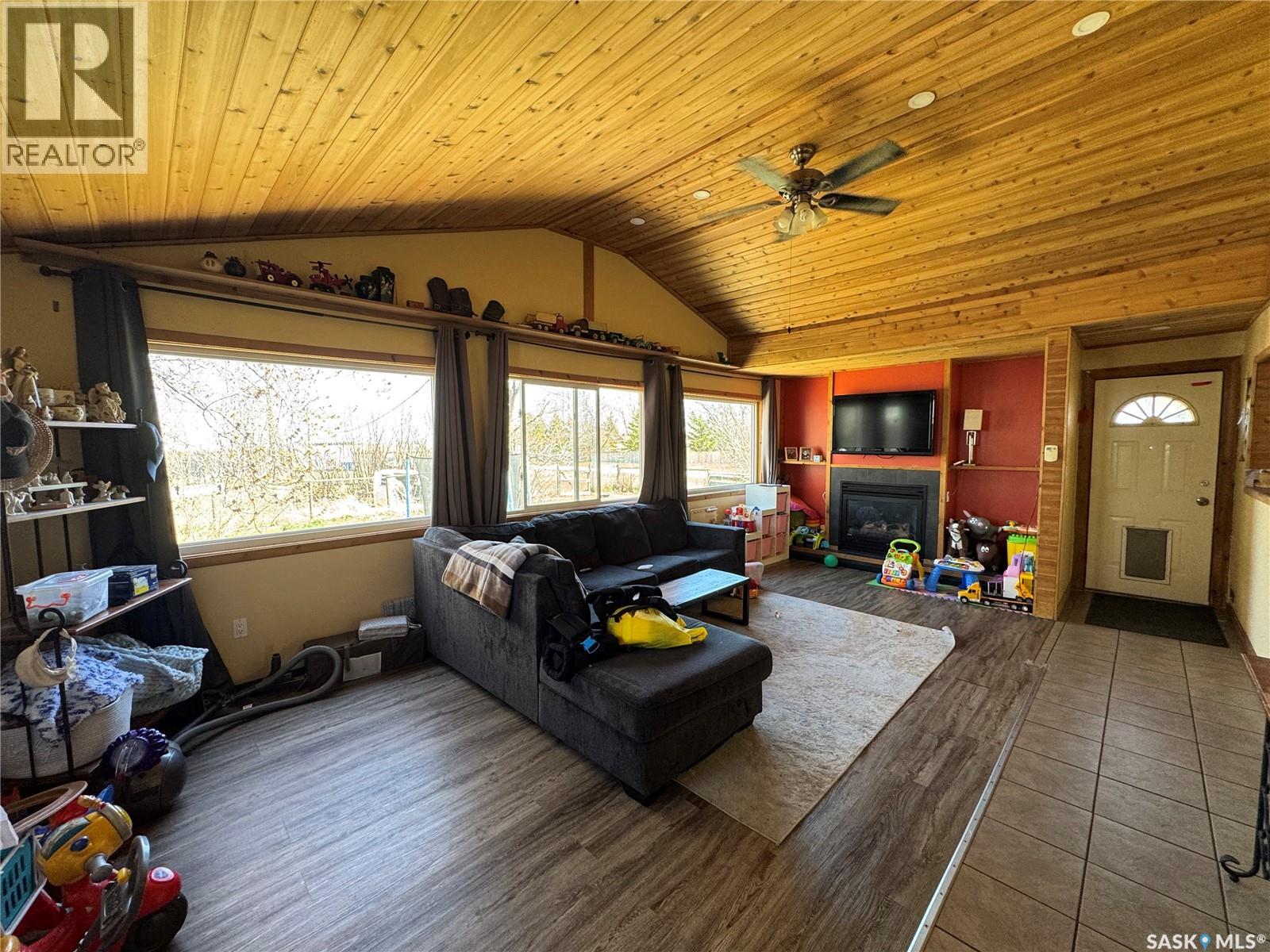 381 2nd Street, Disley, Saskatchewan  S0G 0H0 - Photo 3 - SK035564