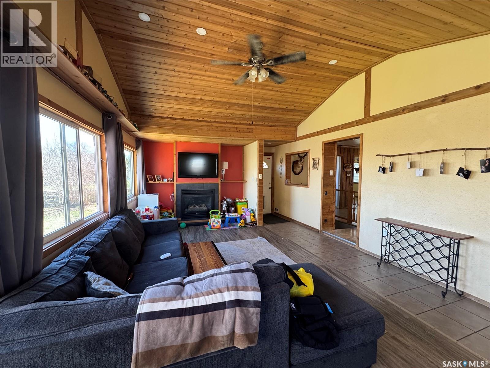 381 2nd Street, Disley, Saskatchewan  S0G 0H0 - Photo 4 - SK035564