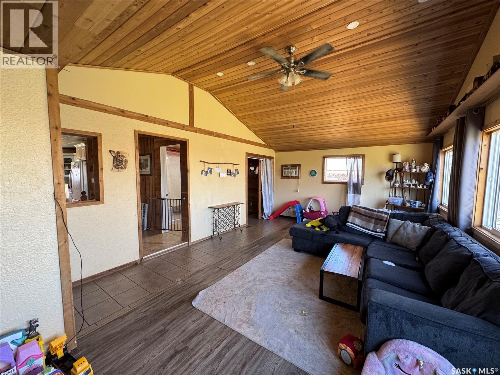 381 2nd Street, Disley, Saskatchewan  S0G 0H0 - Photo 5 - SK035564