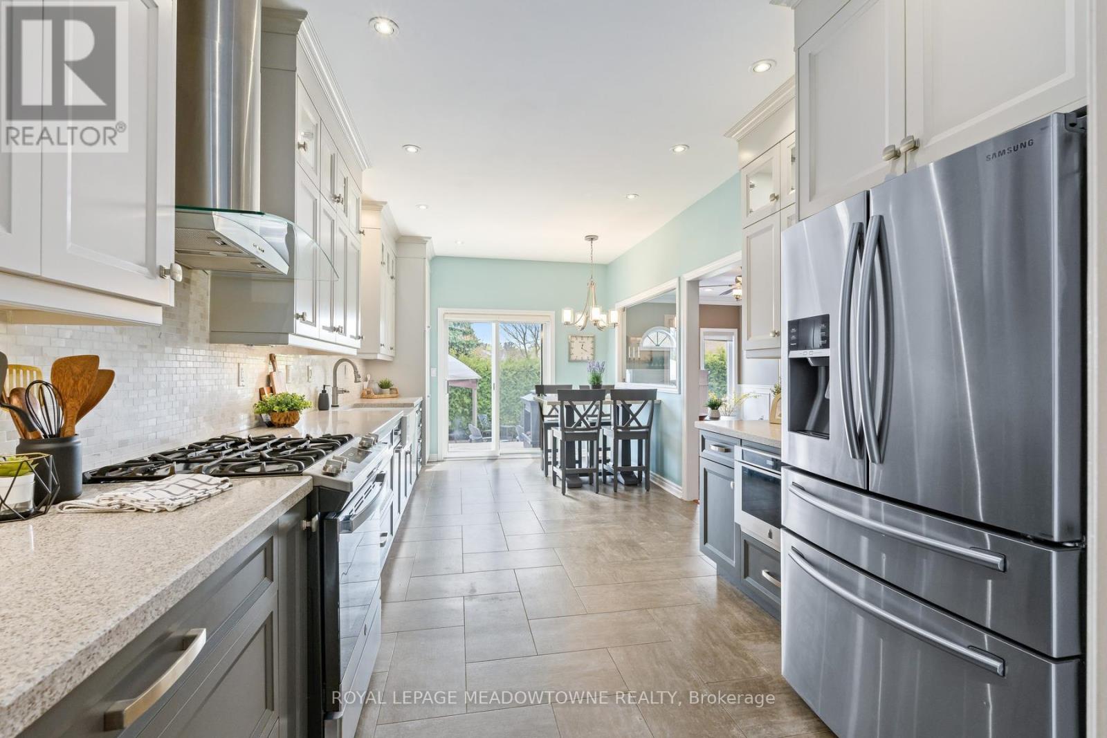22 Berton Boulevard, Halton Hills, Ontario  L7G 6A5 - Photo 10 - W13113752