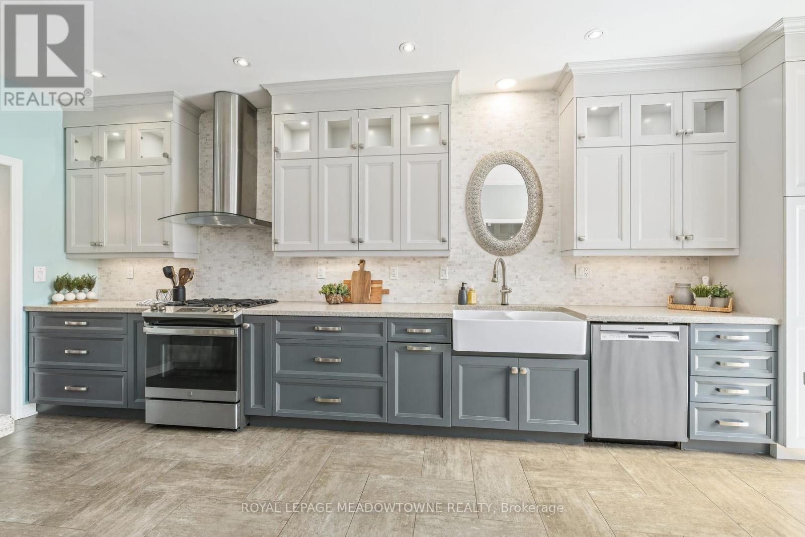 22 Berton Boulevard, Halton Hills, Ontario  L7G 6A5 - Photo 8 - W13113752