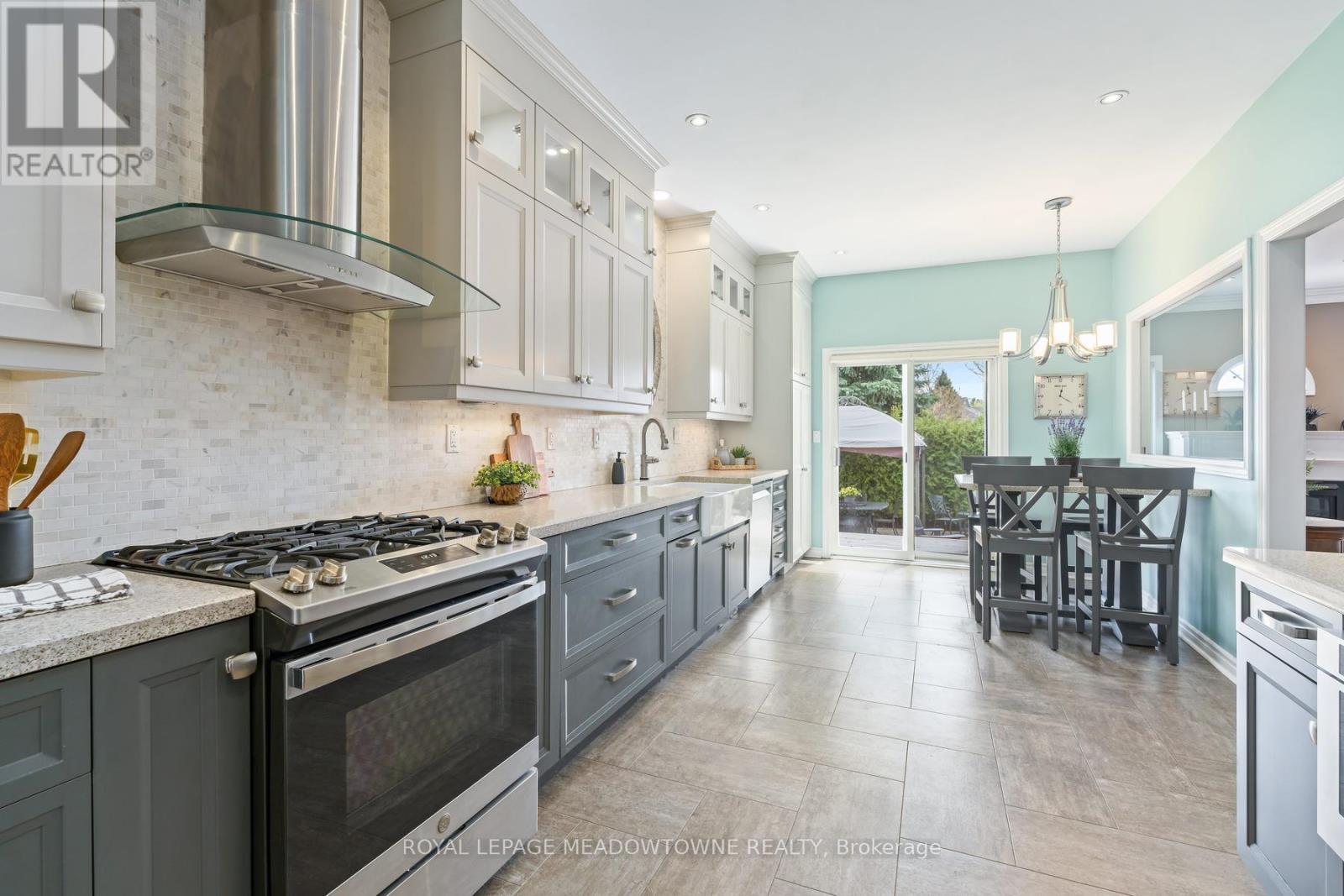 22 Berton Boulevard, Halton Hills, Ontario  L7G 6A5 - Photo 9 - W13113752