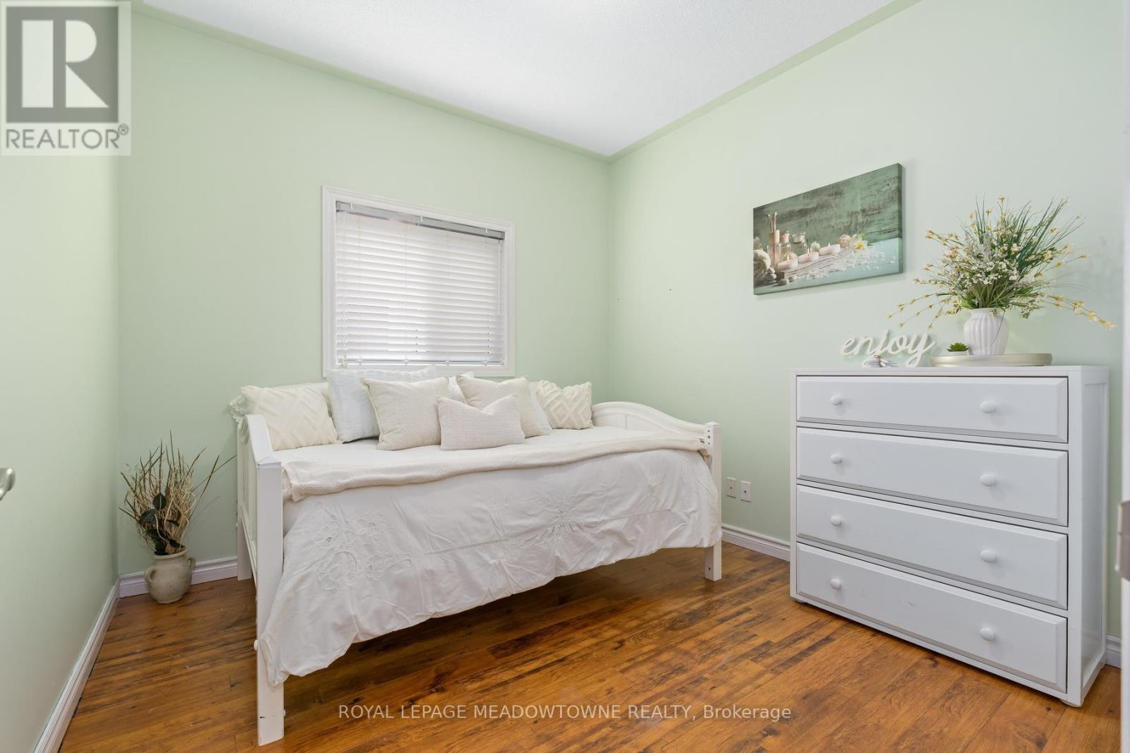 22 Berton Boulevard, Halton Hills, Ontario  L7G 6A5 - Photo 20 - W13113752