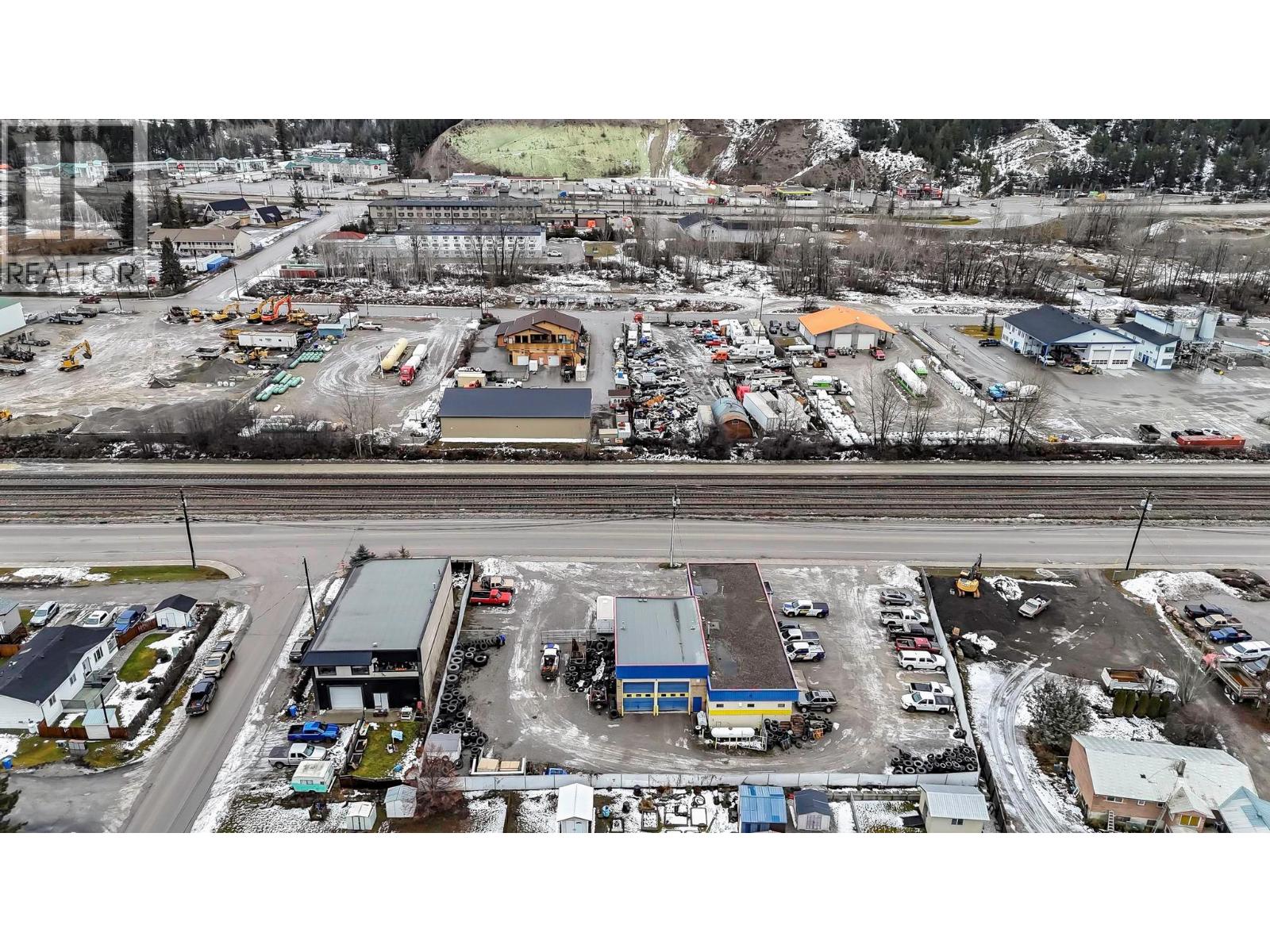 1025 10th Avenue, Golden, British Columbia  V0A 1H0 - Photo 11 - 10387027