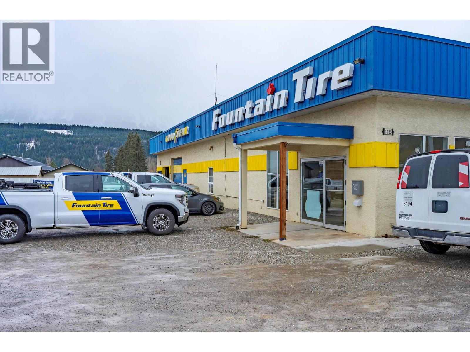 1025 10th Avenue, Golden, British Columbia  V0A 1H0 - Photo 2 - 10387027