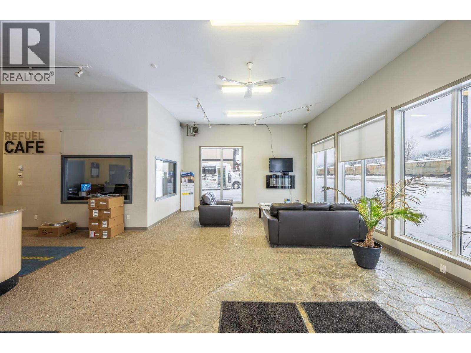 1025 10th Avenue, Golden, British Columbia  V0A 1H0 - Photo 6 - 10387027