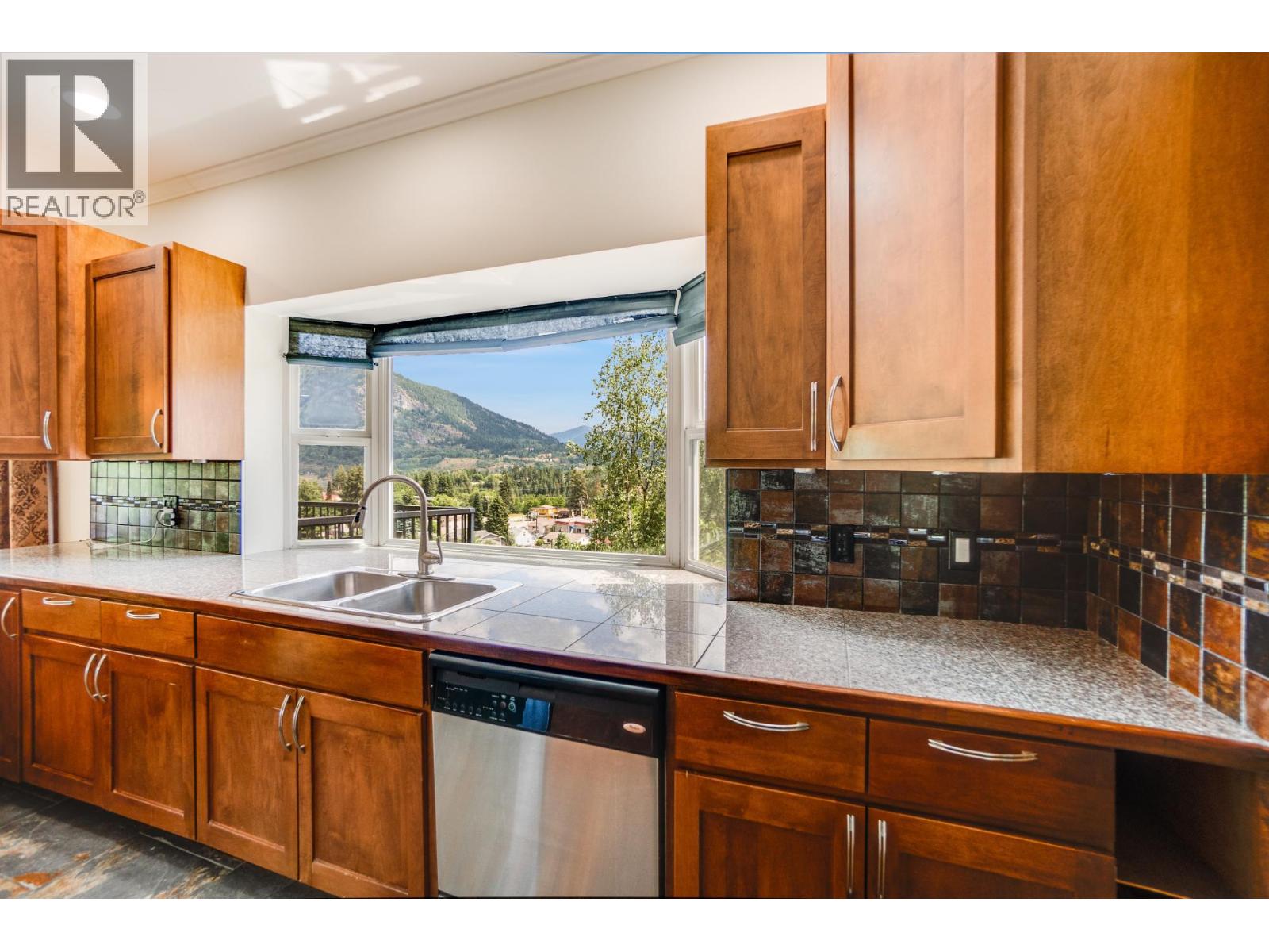 1533 Woodland Drive, Castlegar, British Columbia  V1N 4J4 - Photo 8 - 10386824