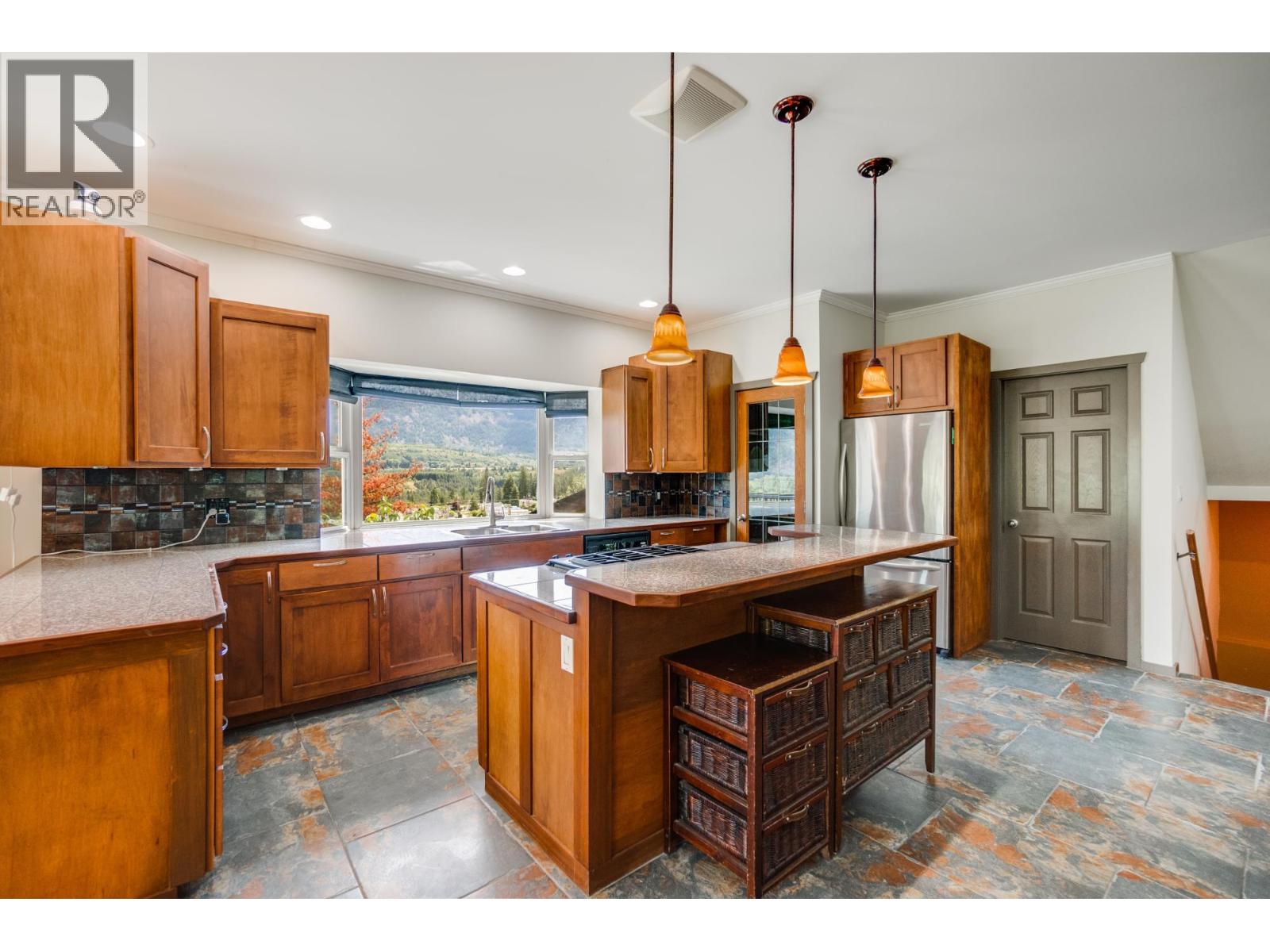1533 Woodland Drive, Castlegar, British Columbia  V1N 4J4 - Photo 6 - 10386824