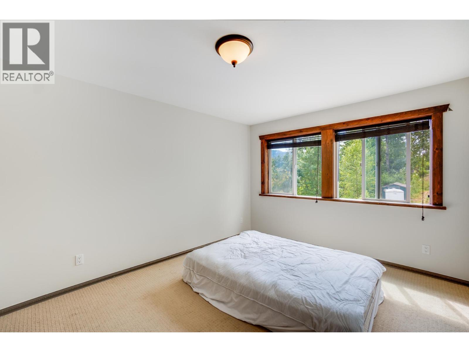 1533 Woodland Drive, Castlegar, British Columbia  V1N 4J4 - Photo 29 - 10386824