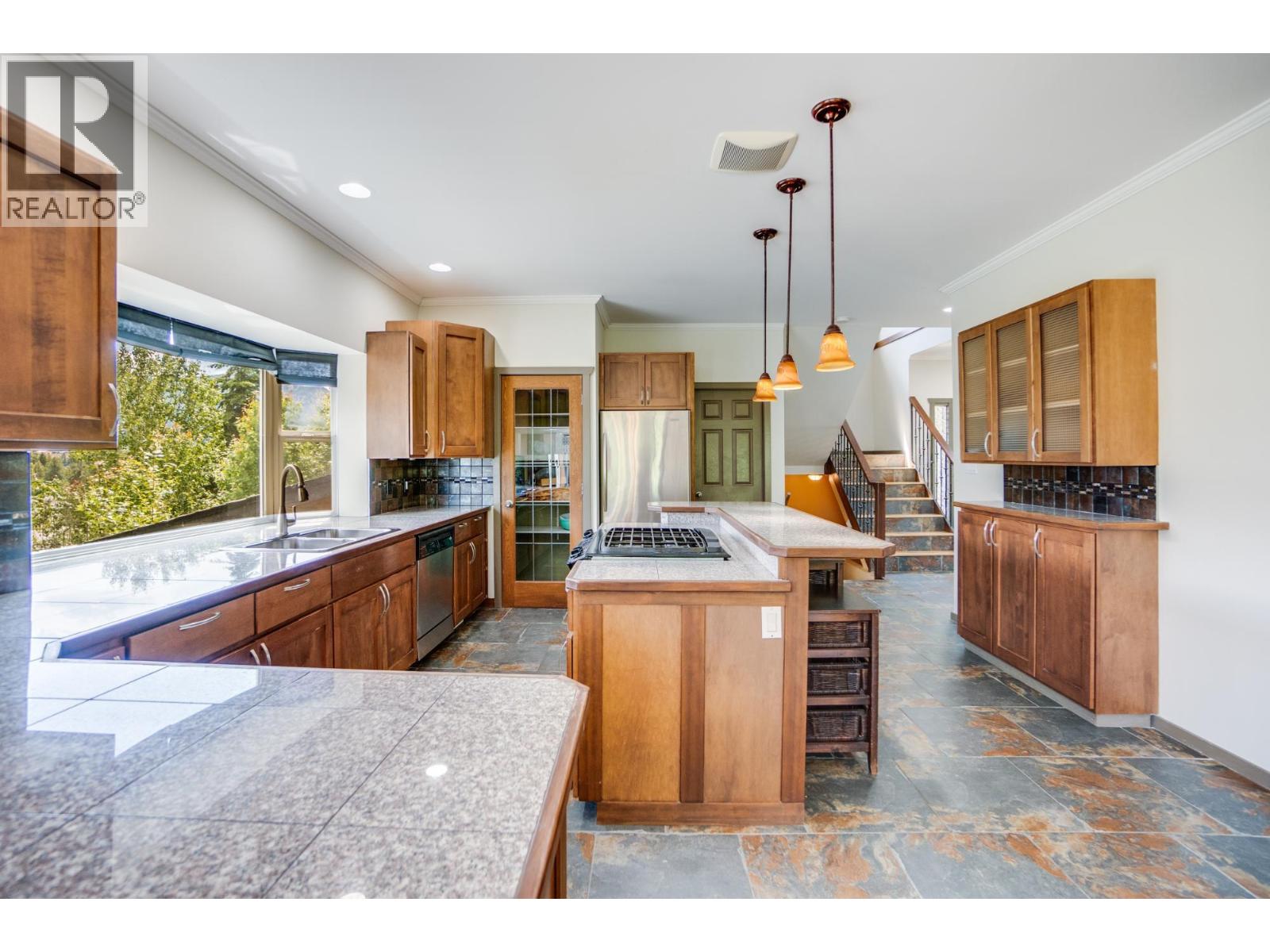 1533 Woodland Drive, Castlegar, British Columbia  V1N 4J4 - Photo 11 - 10386824