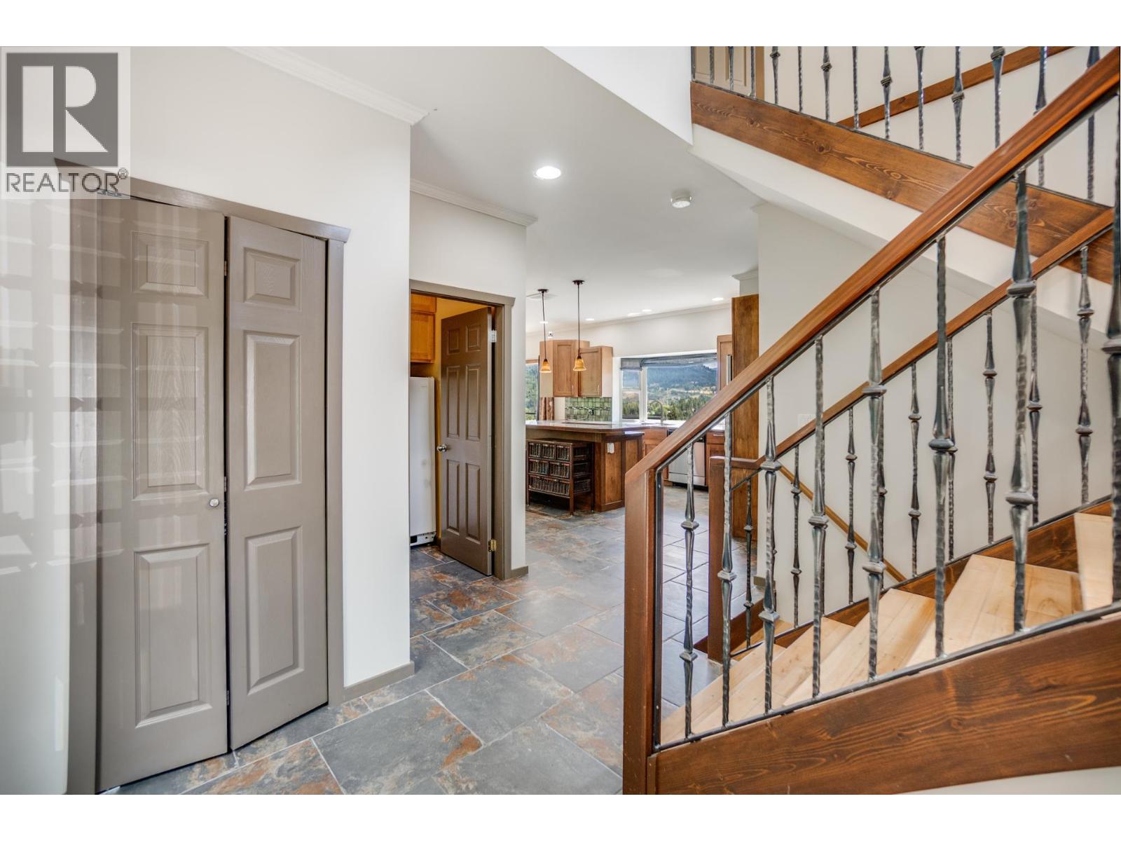 1533 Woodland Drive, Castlegar, British Columbia  V1N 4J4 - Photo 20 - 10386824