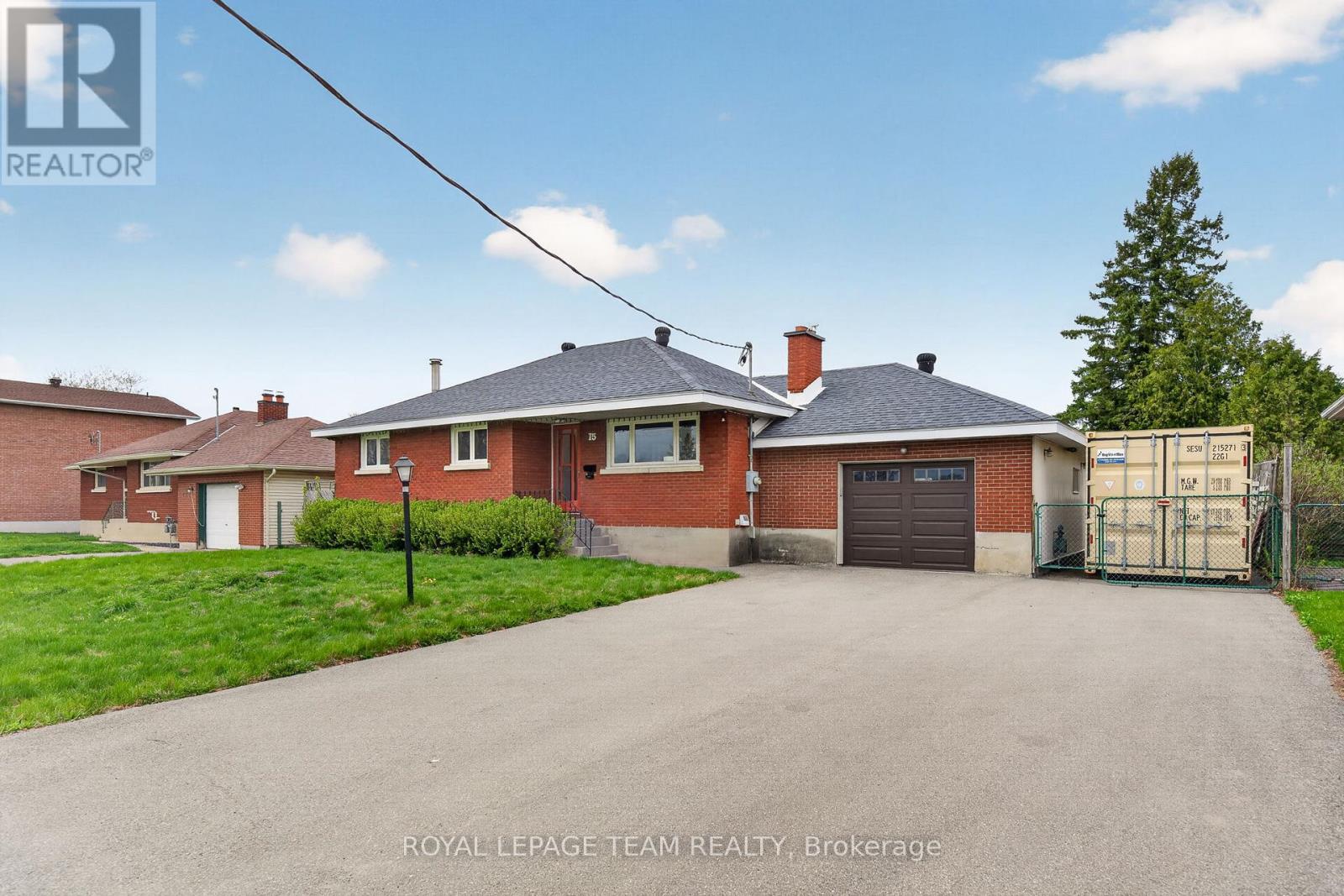 15 Donna Street, Ottawa, Ontario  K2G 2V5 - Photo 2 - X13113848