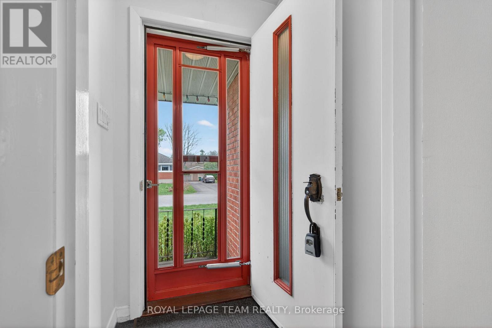 15 Donna Street, Ottawa, Ontario  K2G 2V5 - Photo 4 - X13113848