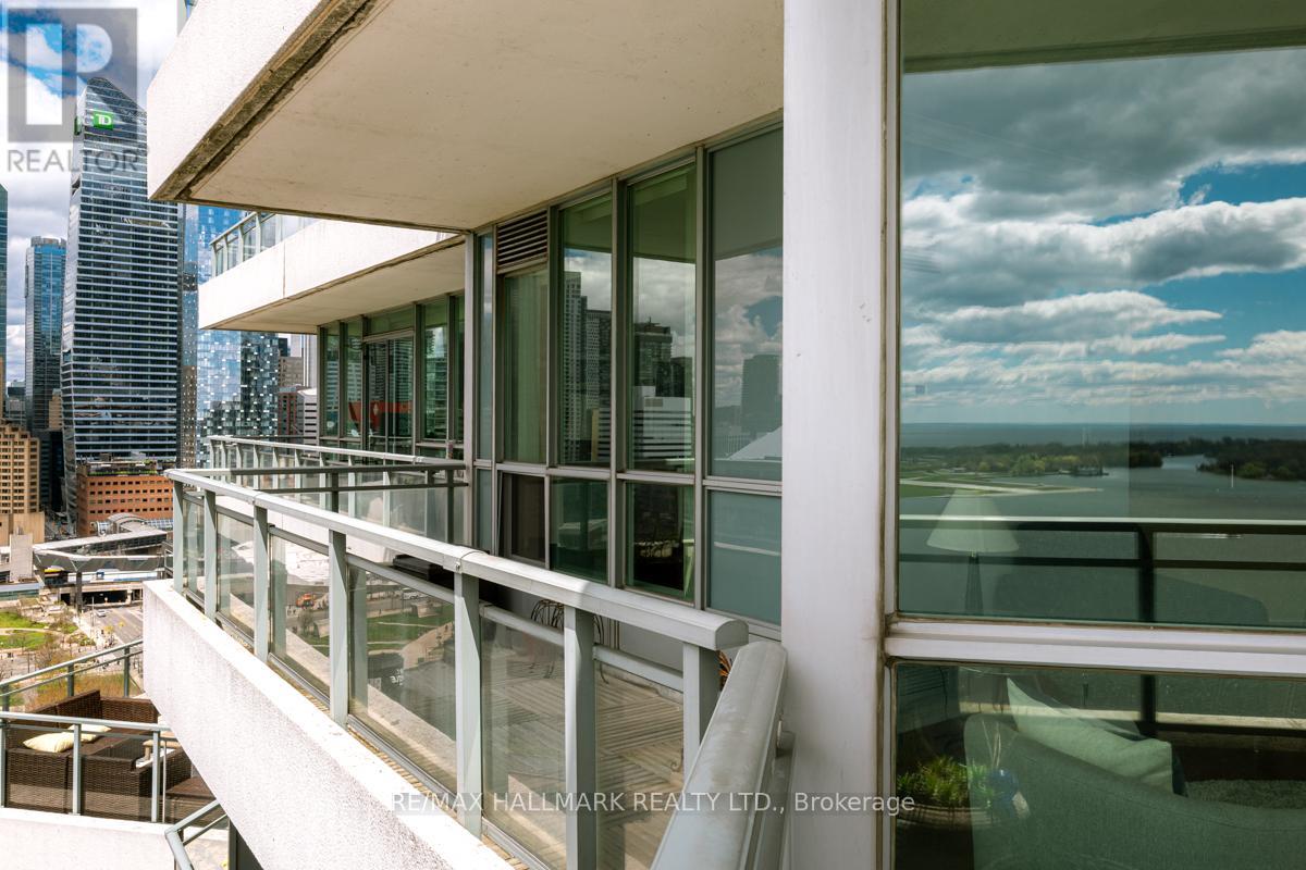 2707 - 228 Queens Quay W, Toronto, Ontario  M5J 2X1 - Photo 24 - C13113796