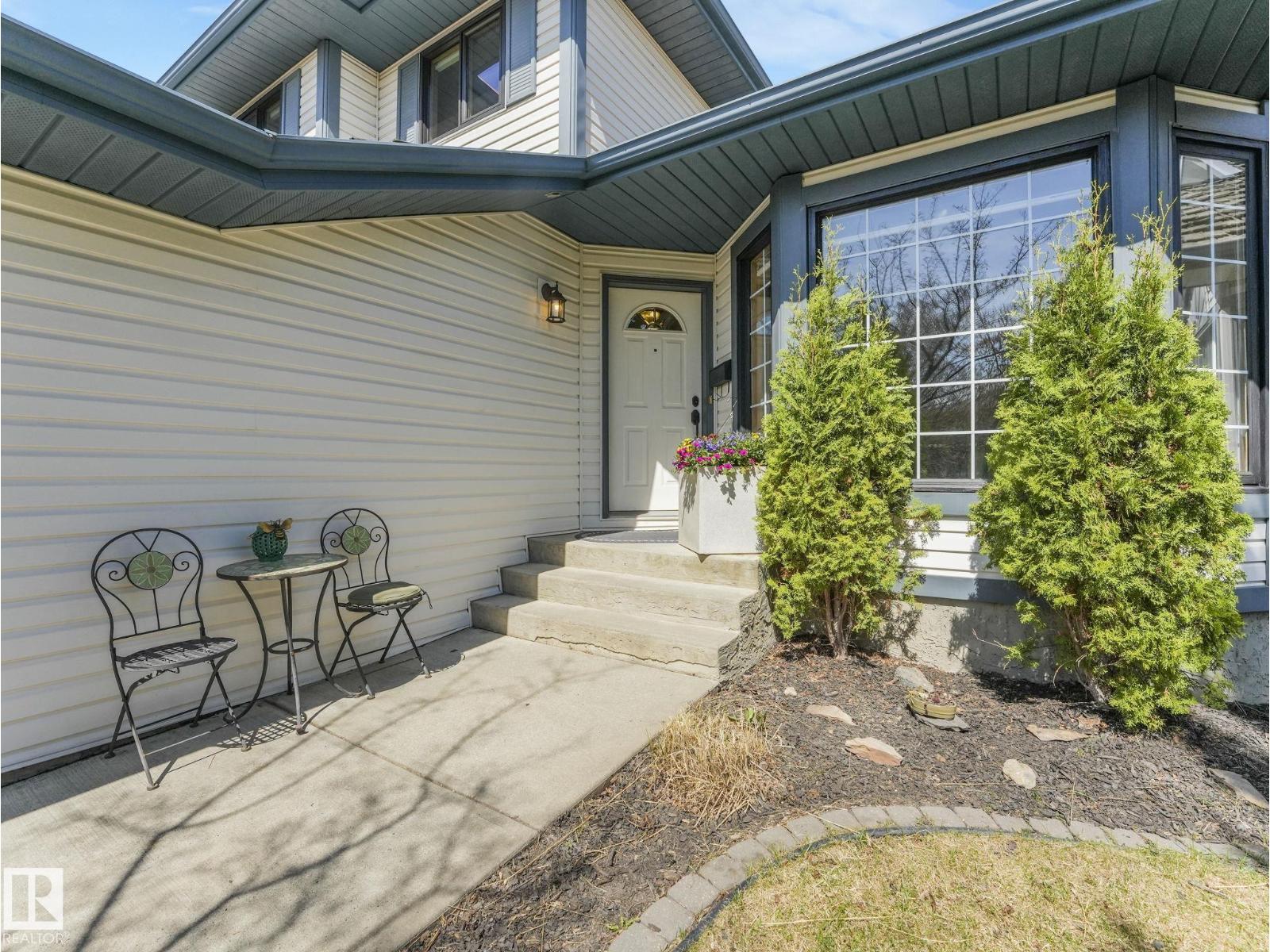 1060 Wedgewood Bv Nw, Edmonton, Alberta  T6M 2L6 - Photo 3 - E4487061