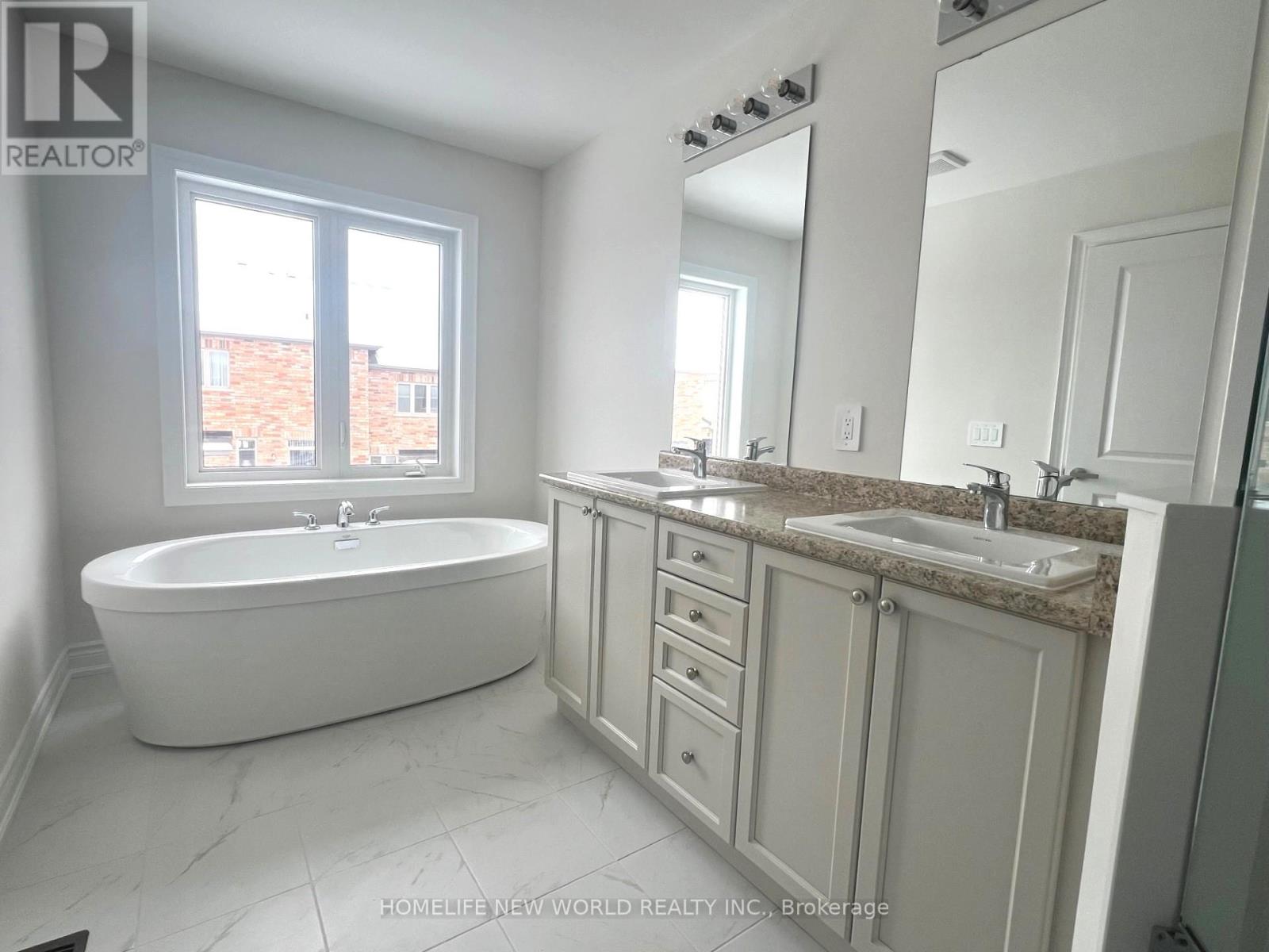 105 Kenneth Rogers Crescent, East Gwillimbury, Ontario  L9N 1S5 - Photo 10 - N13113876