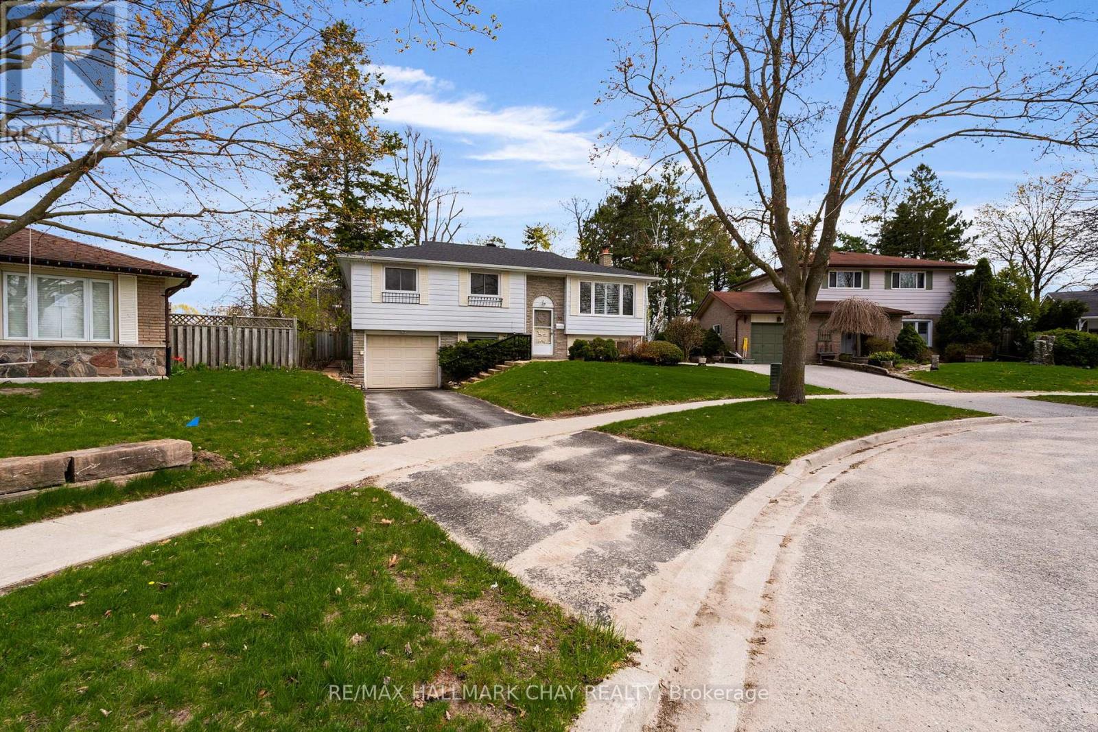 33 Davies Crescent, Barrie, Ontario  L4M 2M4 - Photo 2 - S13113770
