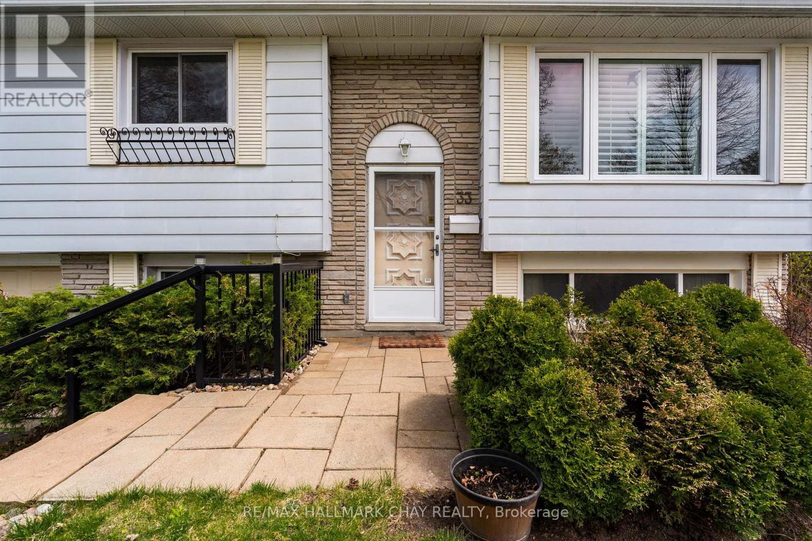 33 Davies Crescent, Barrie, Ontario  L4M 2M4 - Photo 3 - S13113770