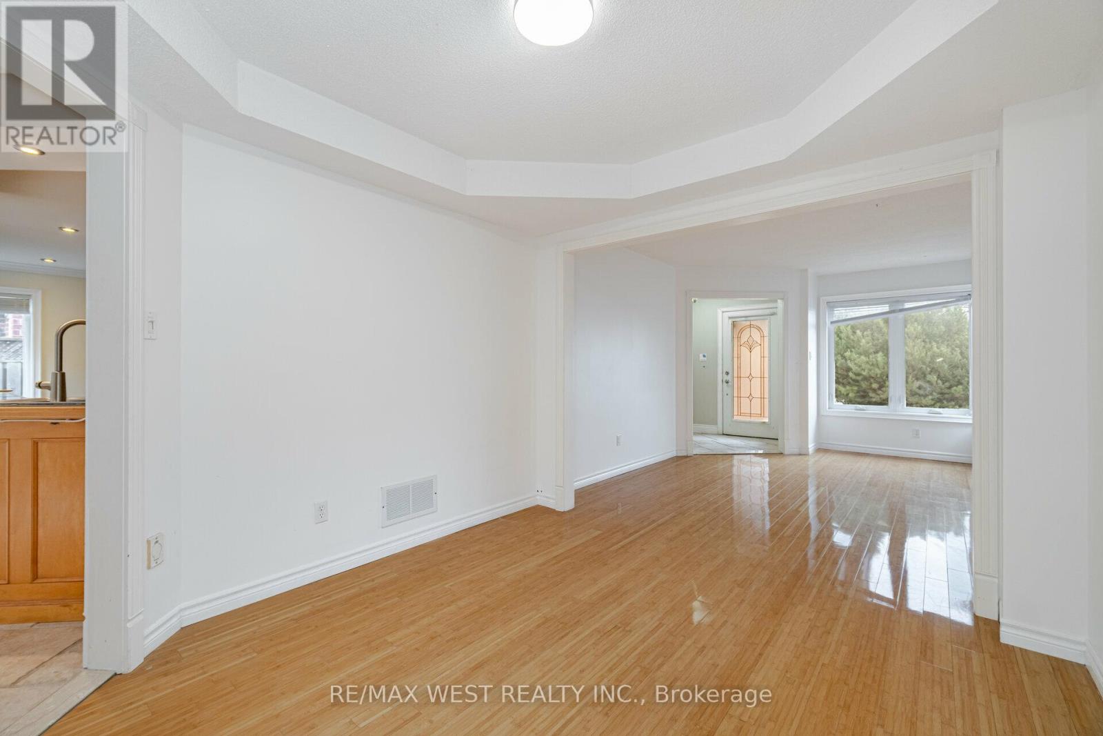 Main - 5456 Whitehorn Avenue, Mississauga, Ontario  L5V 1V5 - Photo 10 - W13113822