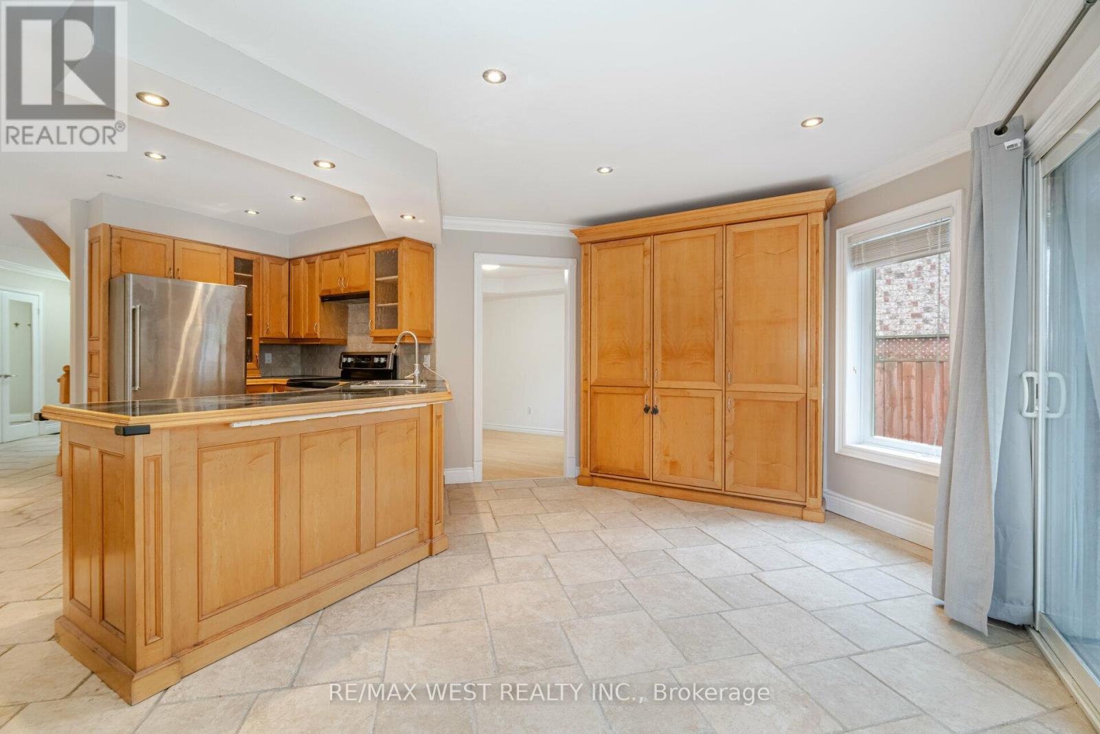 Main - 5456 Whitehorn Avenue, Mississauga, Ontario  L5V 1V5 - Photo 12 - W13113822