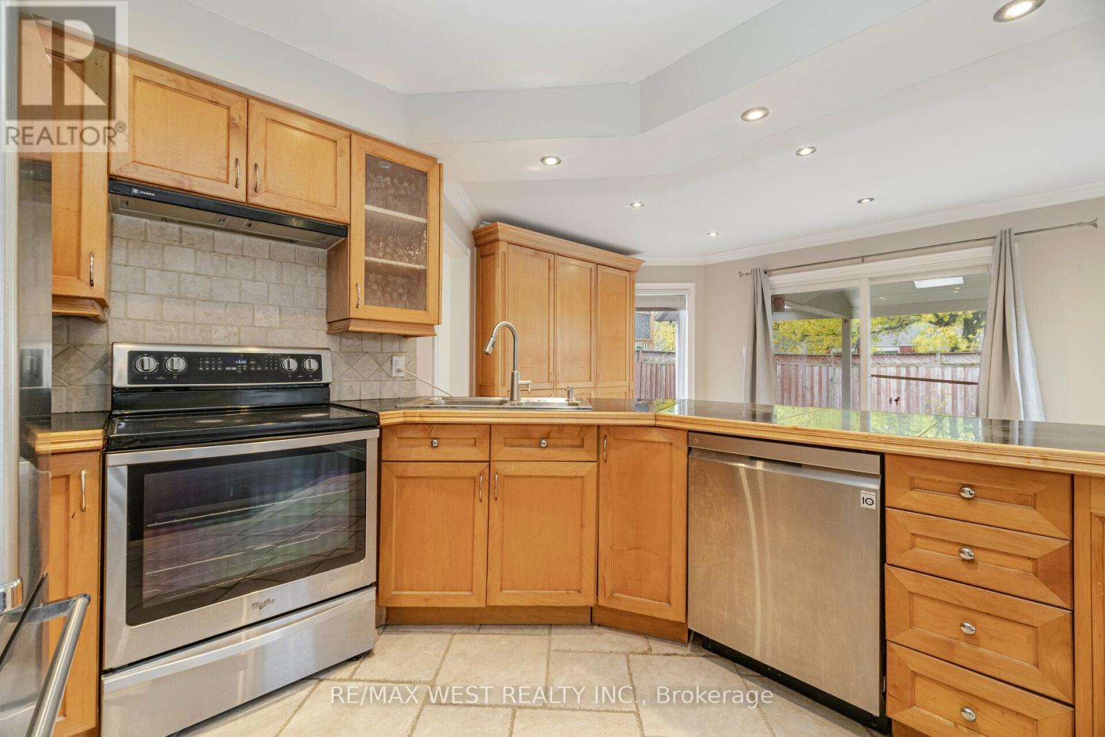 Main - 5456 Whitehorn Avenue, Mississauga, Ontario  L5V 1V5 - Photo 17 - W13113822