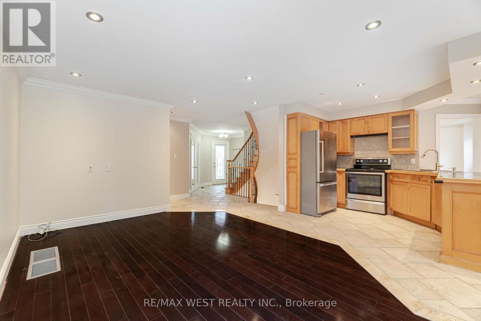 Main - 5456 Whitehorn Avenue, Mississauga, Ontario  L5V 1V5 - Photo 22 - W13113822