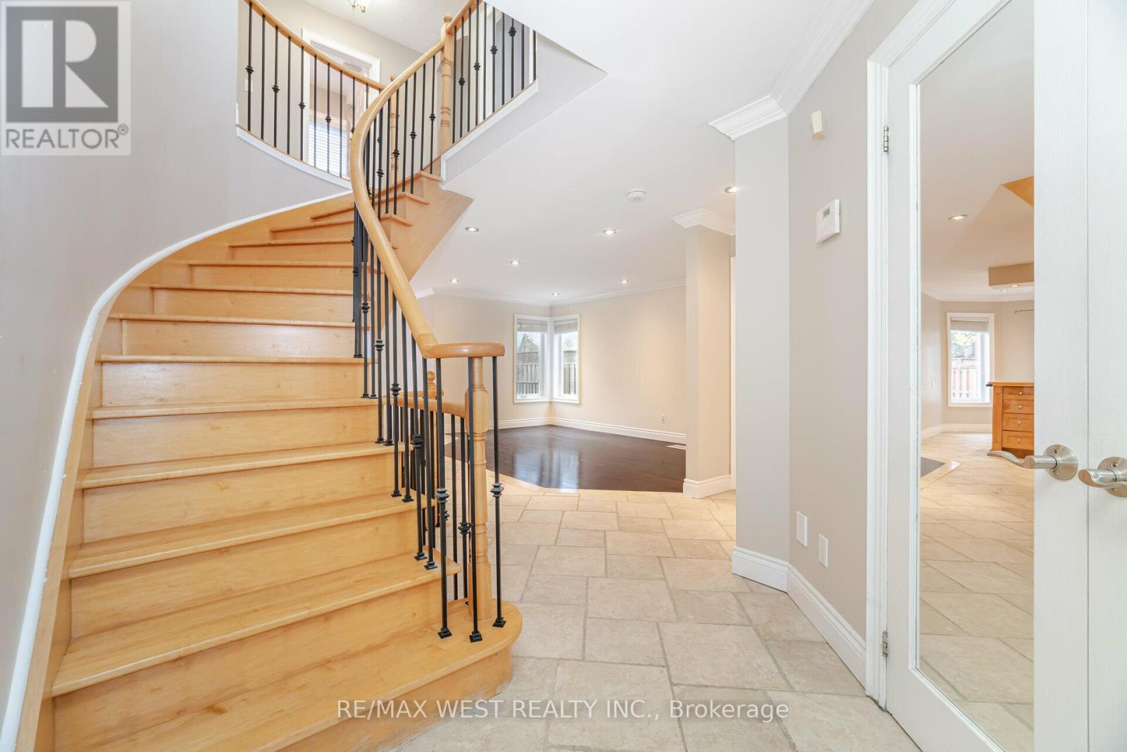 Main - 5456 Whitehorn Avenue, Mississauga, Ontario  L5V 1V5 - Photo 25 - W13113822