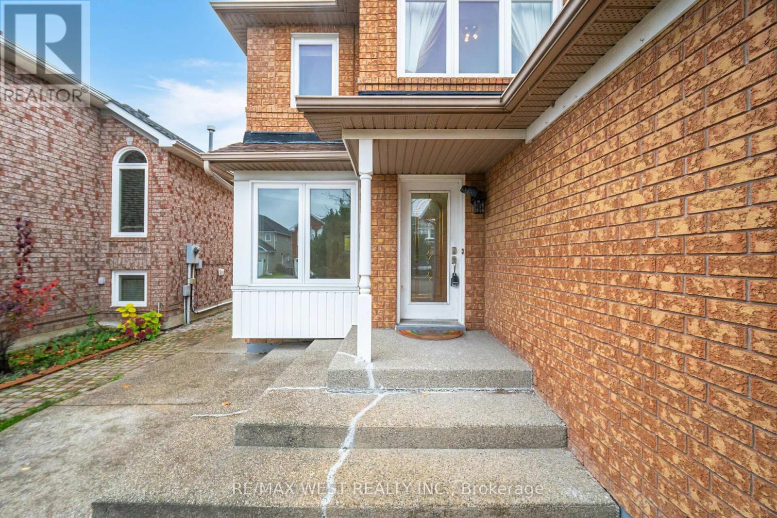 Main - 5456 Whitehorn Avenue, Mississauga, Ontario  L5V 1V5 - Photo 3 - W13113822