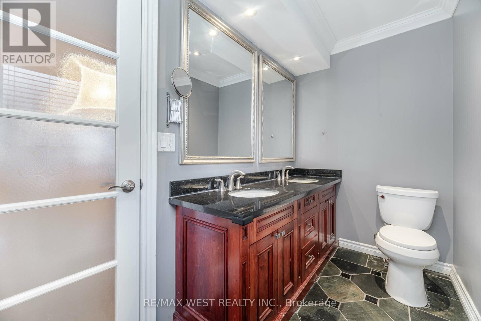 Main - 5456 Whitehorn Avenue, Mississauga, Ontario  L5V 1V5 - Photo 31 - W13113822