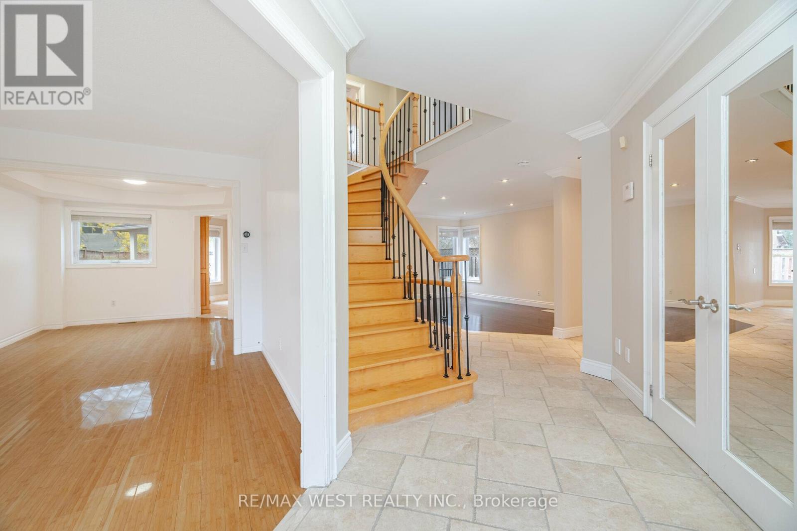 Main - 5456 Whitehorn Avenue, Mississauga, Ontario  L5V 1V5 - Photo 5 - W13113822
