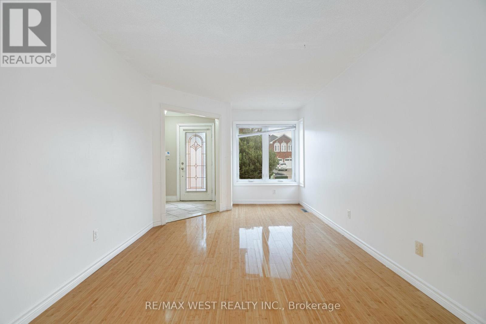 Main - 5456 Whitehorn Avenue, Mississauga, Ontario  L5V 1V5 - Photo 6 - W13113822