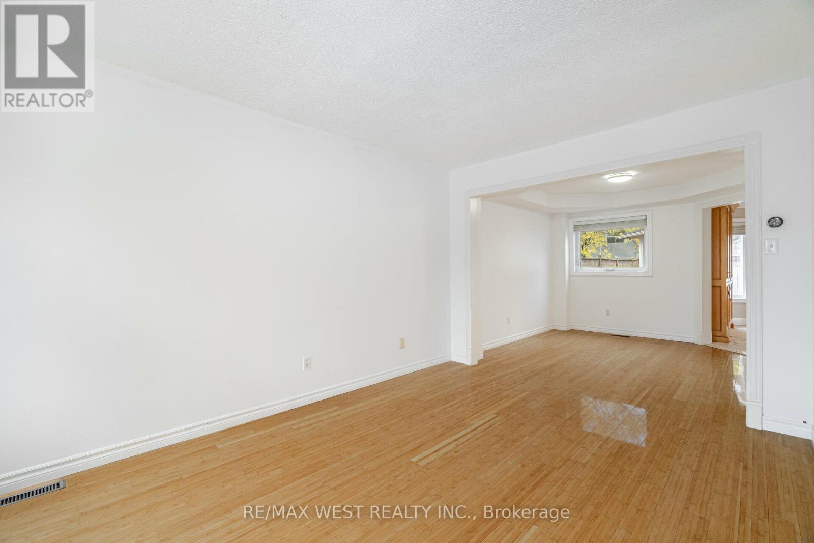 Main - 5456 Whitehorn Avenue, Mississauga, Ontario  L5V 1V5 - Photo 7 - W13113822