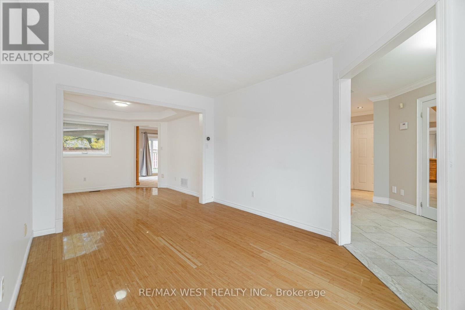 Main - 5456 Whitehorn Avenue, Mississauga, Ontario  L5V 1V5 - Photo 8 - W13113822