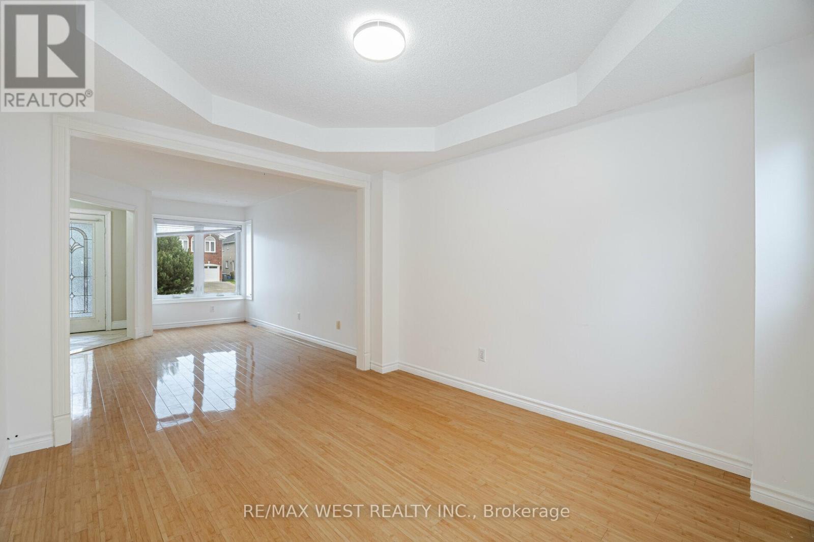 Main - 5456 Whitehorn Avenue, Mississauga, Ontario  L5V 1V5 - Photo 9 - W13113822