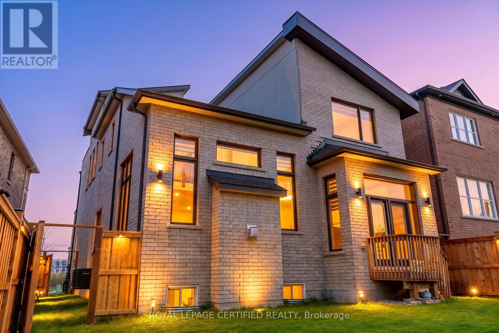 3071 Trailside Drive, Oakville, Ontario  L6M 0Z4 - Photo 2 - W13113842