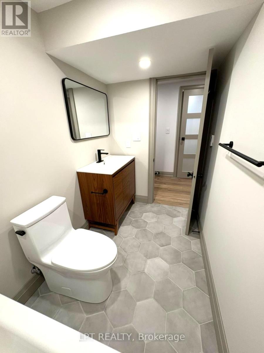 51 Enfield Avenue, Toronto, Ontario  M8W 1T6 - Photo 11 - W13113902