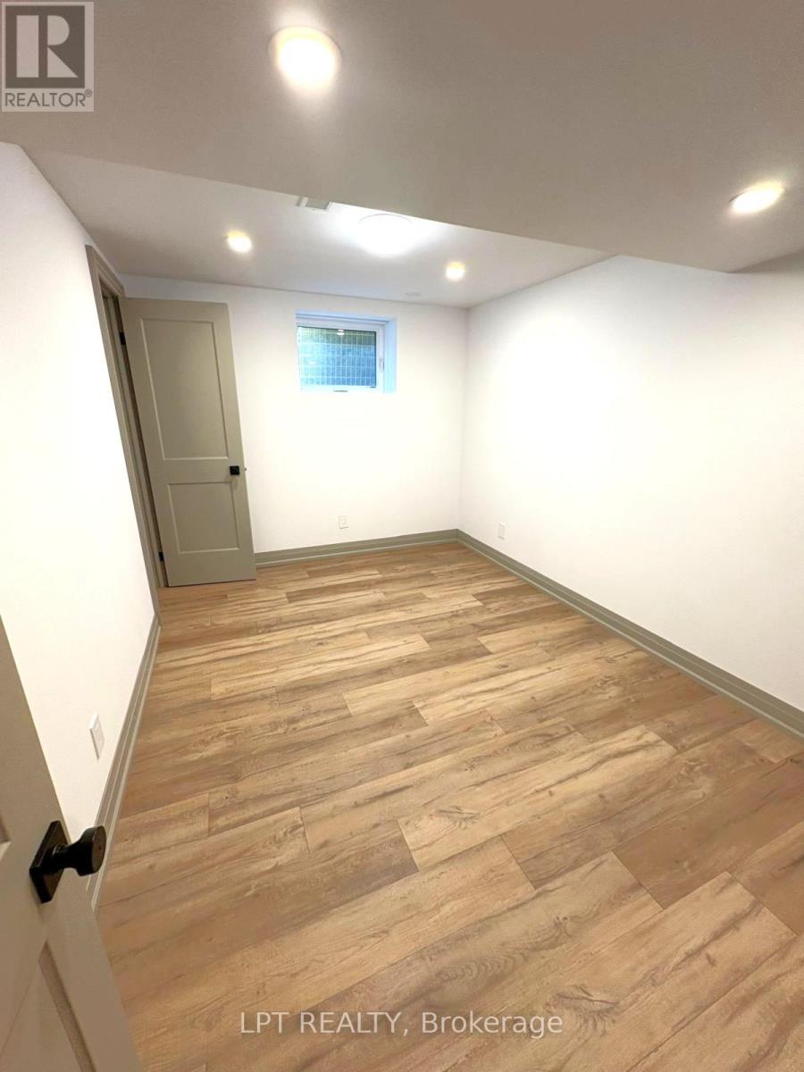 51 Enfield Avenue, Toronto, Ontario  M8W 1T6 - Photo 13 - W13113902