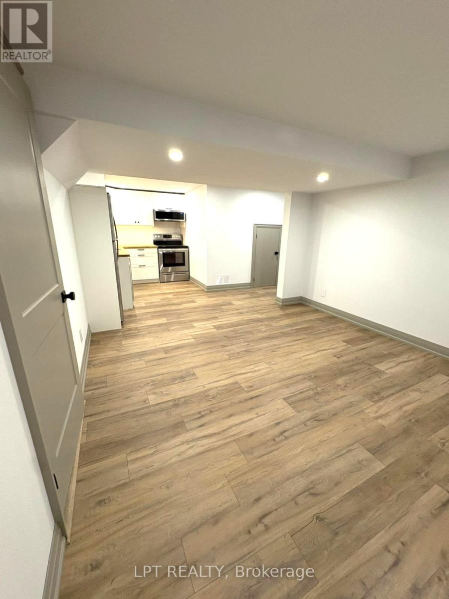 51 Enfield Avenue, Toronto, Ontario  M8W 1T6 - Photo 5 - W13113902