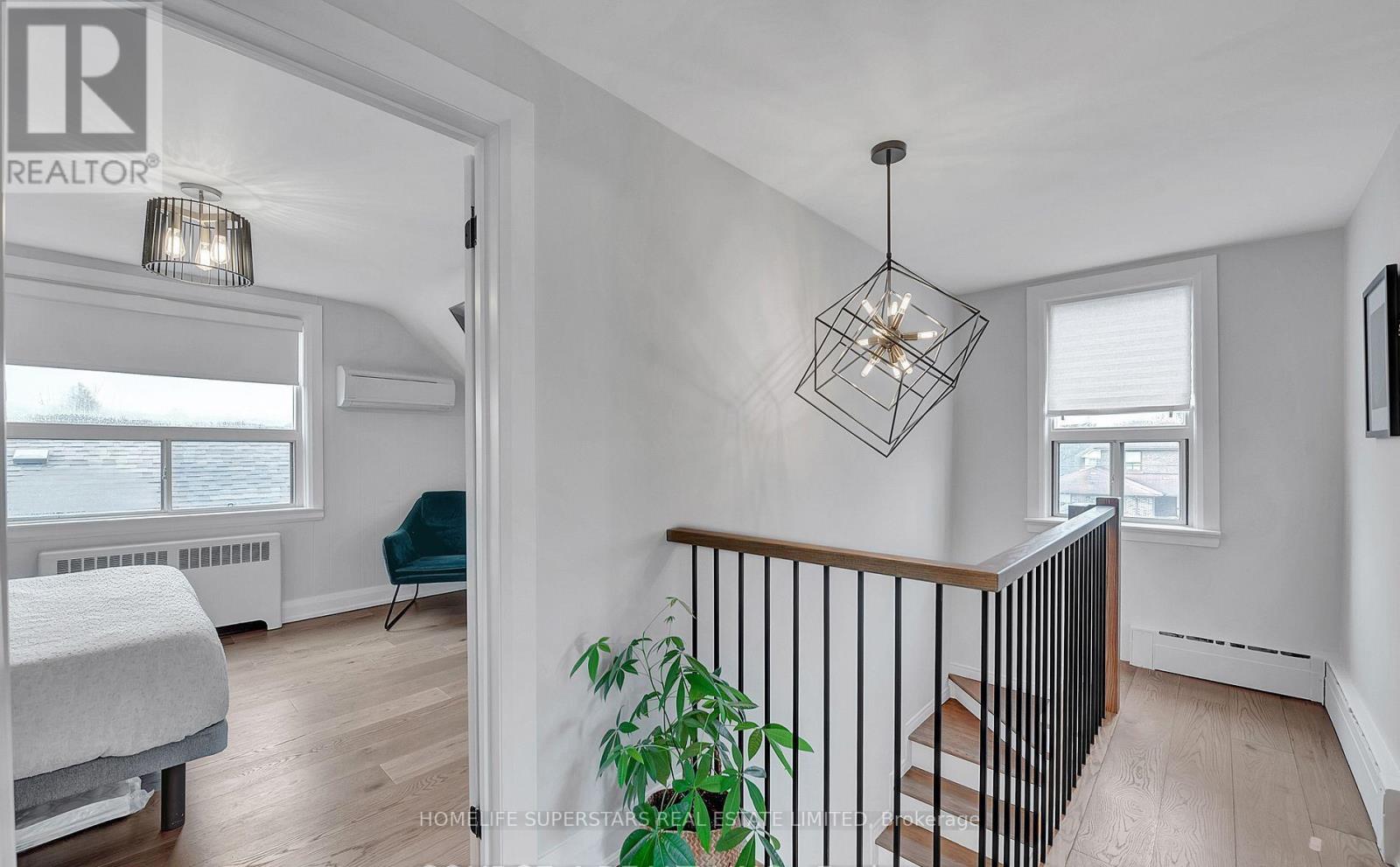 475 Maple Leaf Drive, Toronto, Ontario  M6L 1R1 - Photo 10 - W13113904