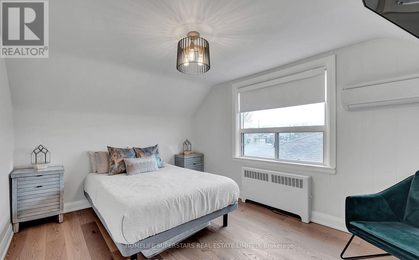 475 Maple Leaf Drive, Toronto, Ontario  M6L 1R1 - Photo 11 - W13113904