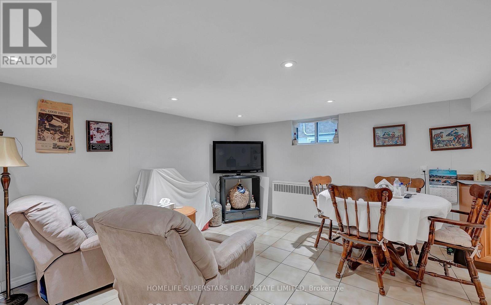 475 Maple Leaf Drive, Toronto, Ontario  M6L 1R1 - Photo 16 - W13113904