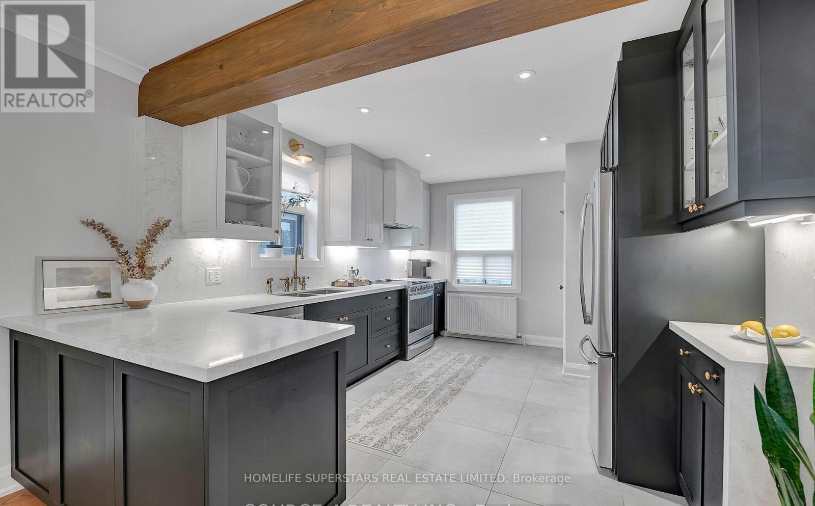 475 Maple Leaf Drive, Toronto, Ontario  M6L 1R1 - Photo 3 - W13113904