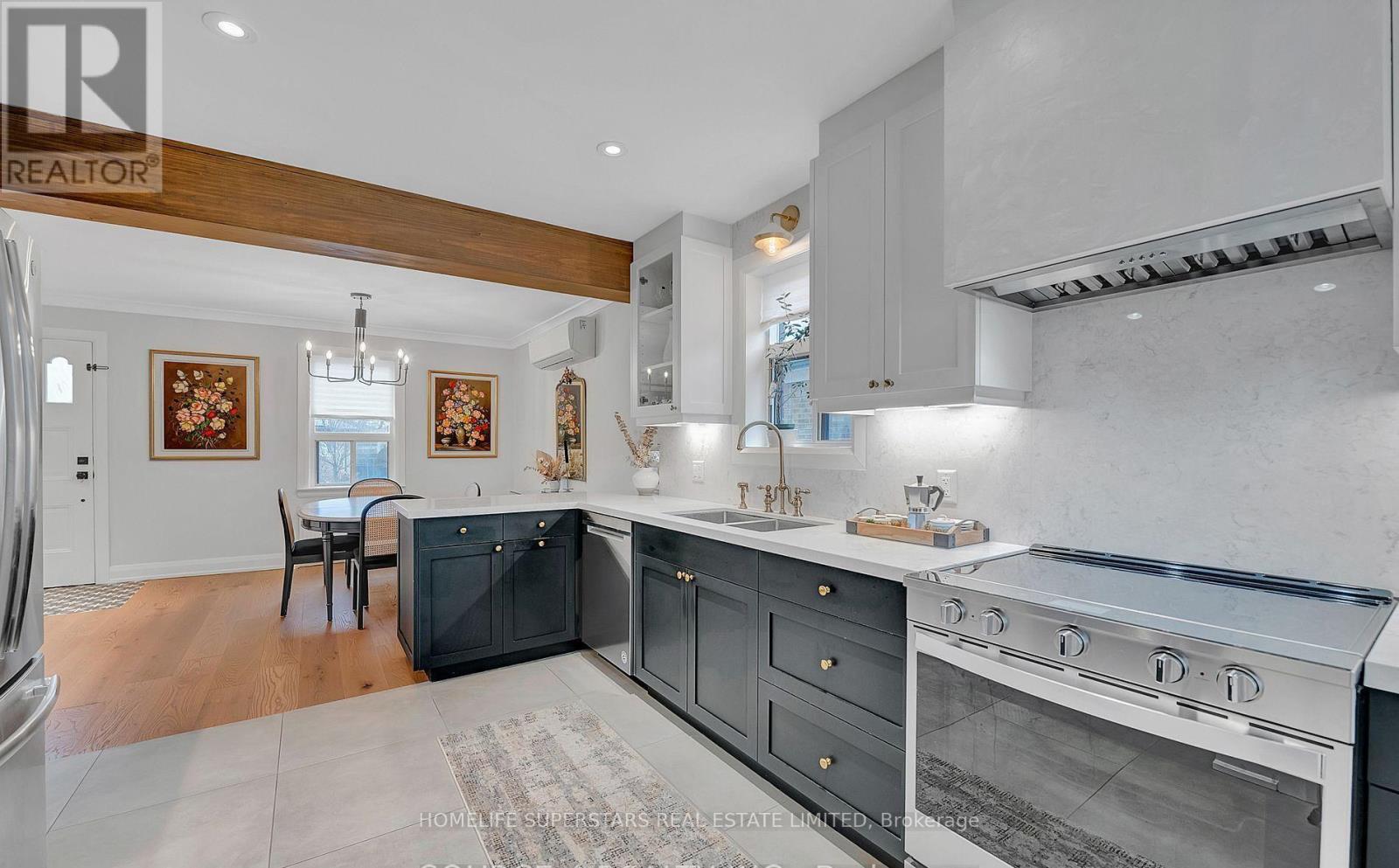 475 Maple Leaf Drive, Toronto, Ontario  M6L 1R1 - Photo 4 - W13113904