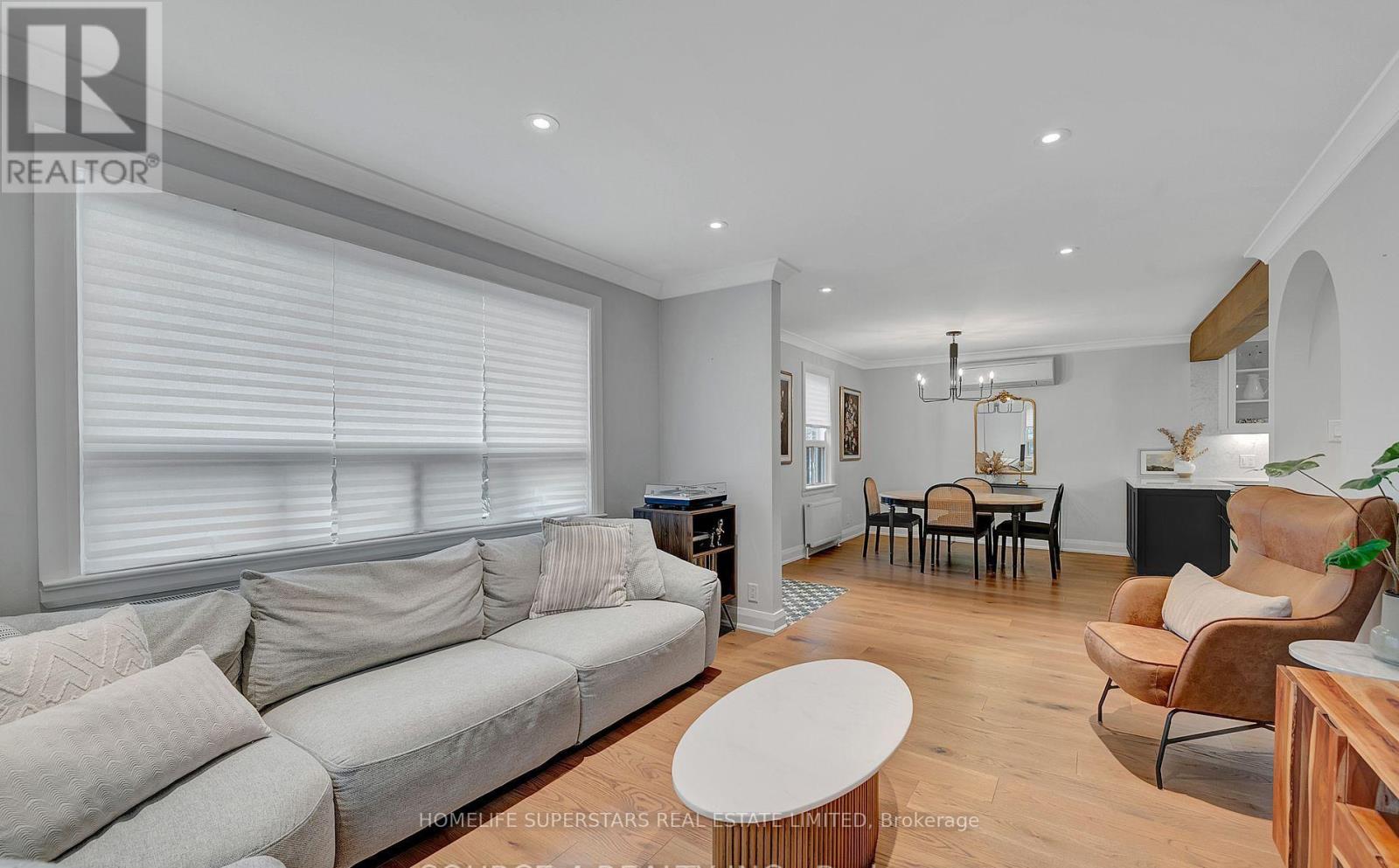 475 Maple Leaf Drive, Toronto, Ontario  M6L 1R1 - Photo 8 - W13113904