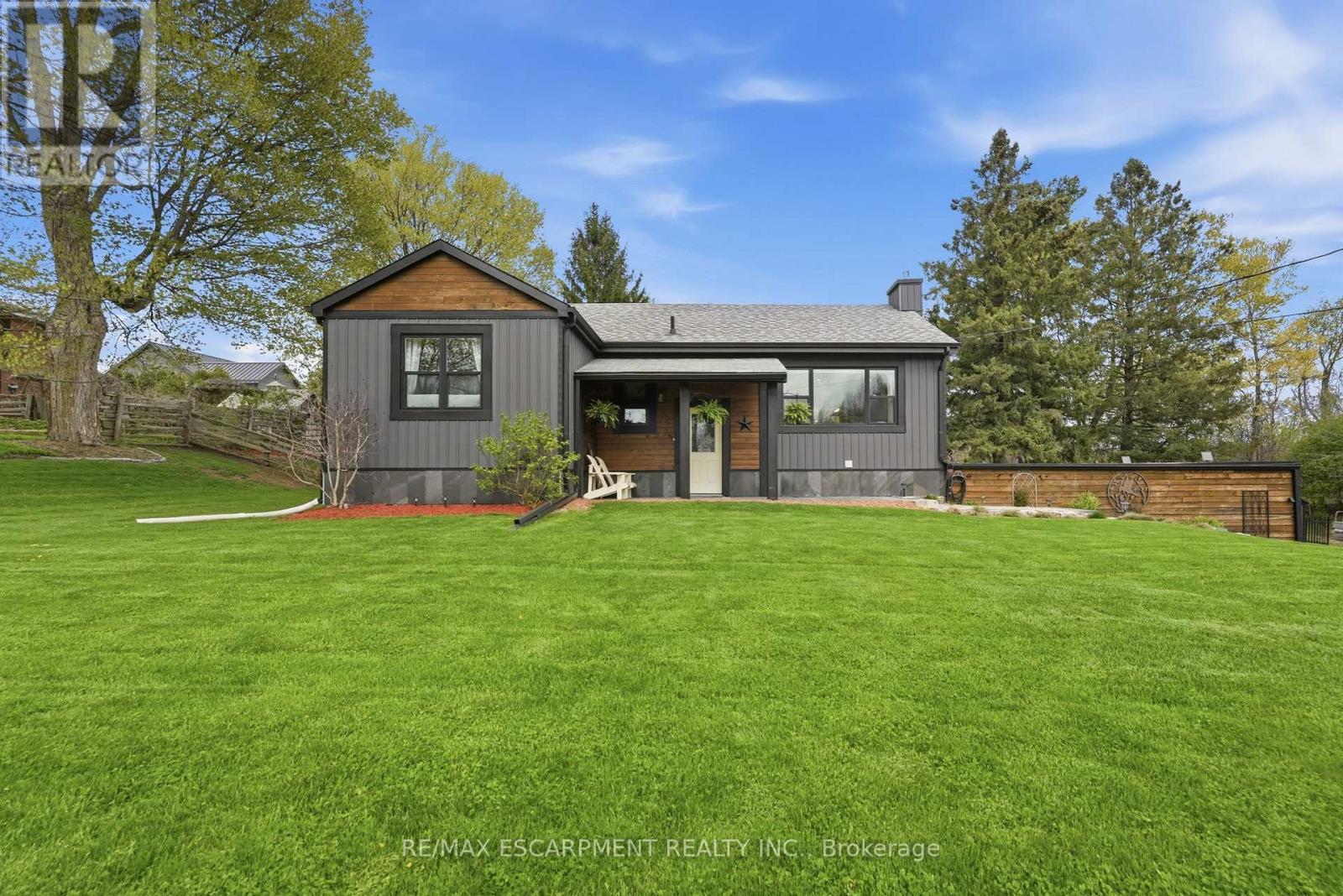 577 HARVEST ROAD, Hamilton, Ontario