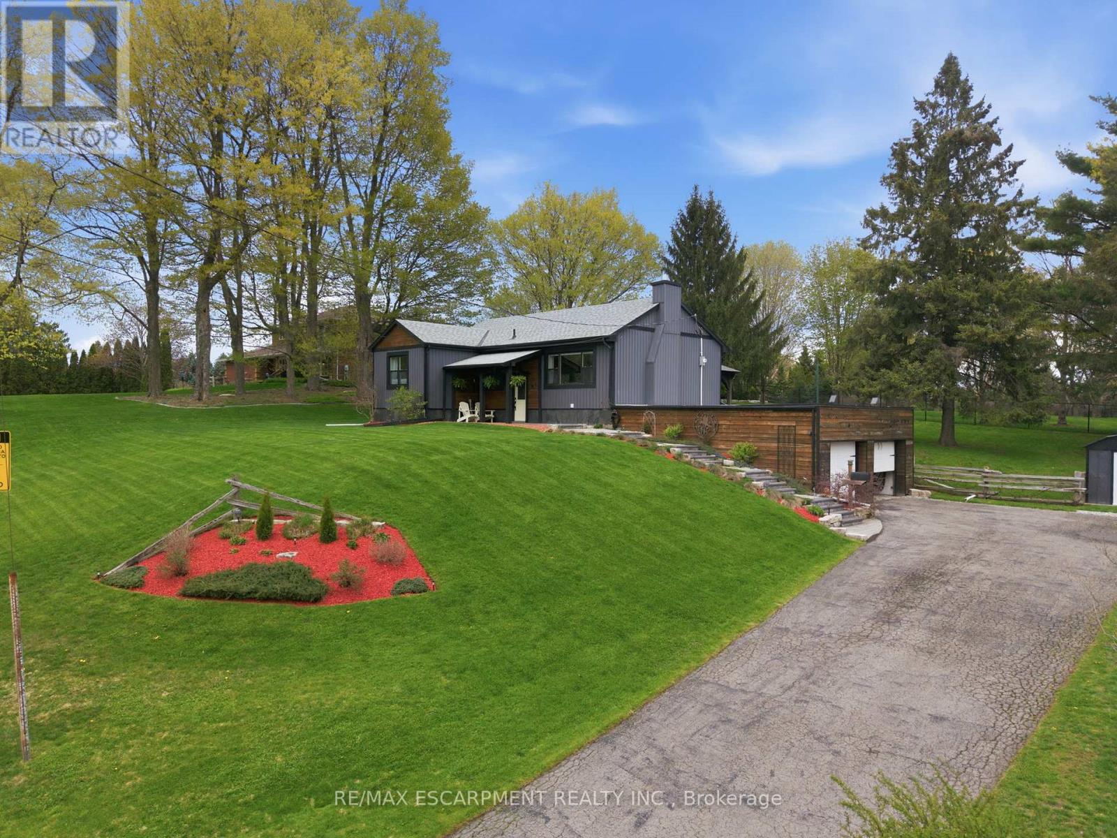 577 Harvest Road, Hamilton, Ontario  L9H 5K8 - Photo 2 - X13113850