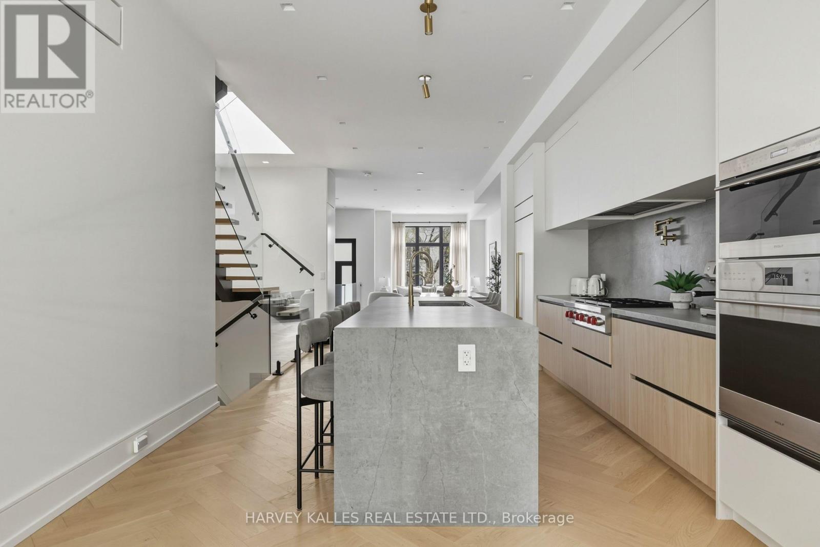 261 St Germain Avenue, Toronto, Ontario  M5M 1W4 - Photo 22 - C13113422