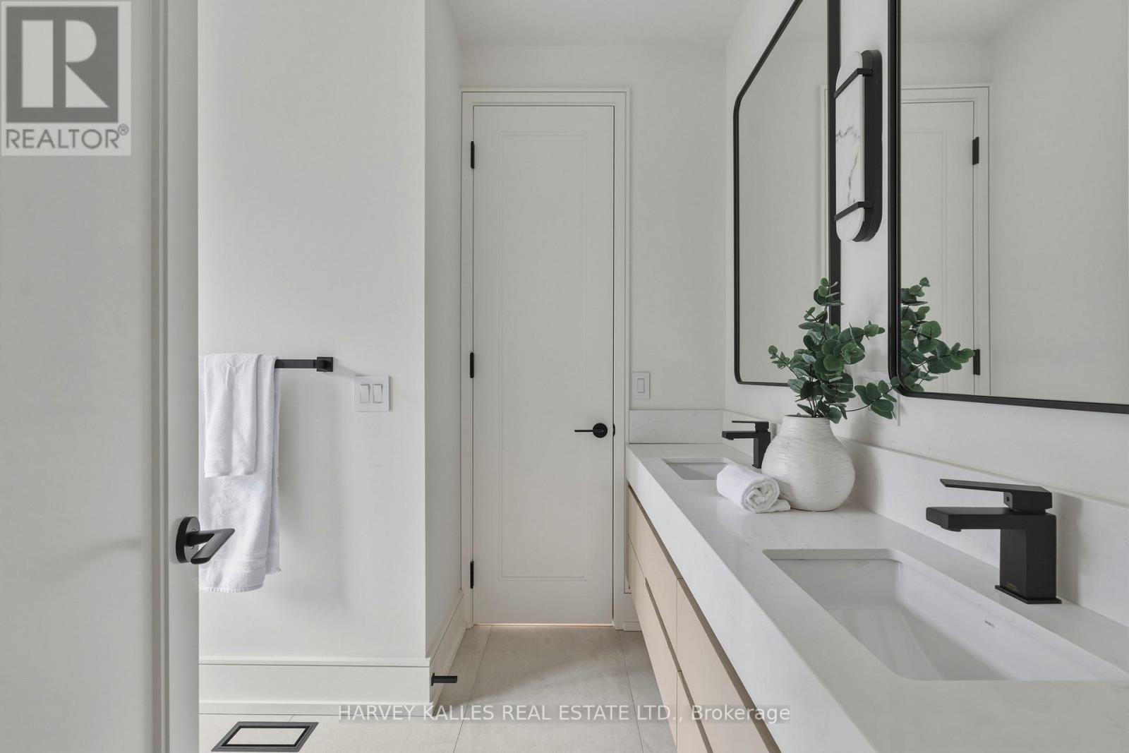 261 St Germain Avenue, Toronto, Ontario  M5M 1W4 - Photo 40 - C13113422